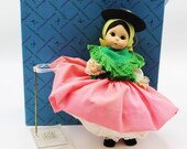 Madame Alexander – Portugal #585 – International Series – Restrung - Vintage Doll w/ Box & MA Stand at A Dolly Hobby (Doll A)